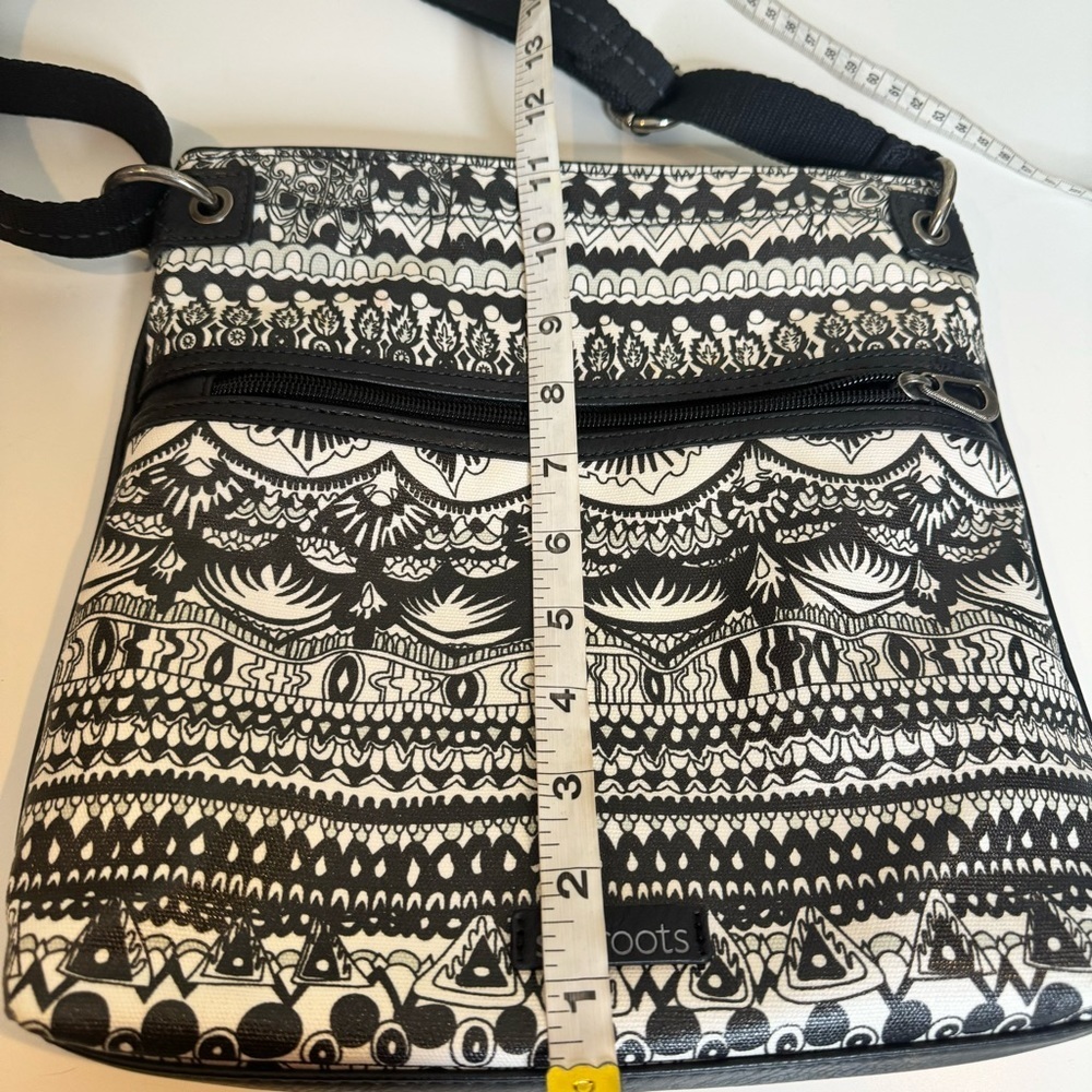 Sakroots Womens Artist Circle Crossbody Bag Black White - Picture 7 of 8